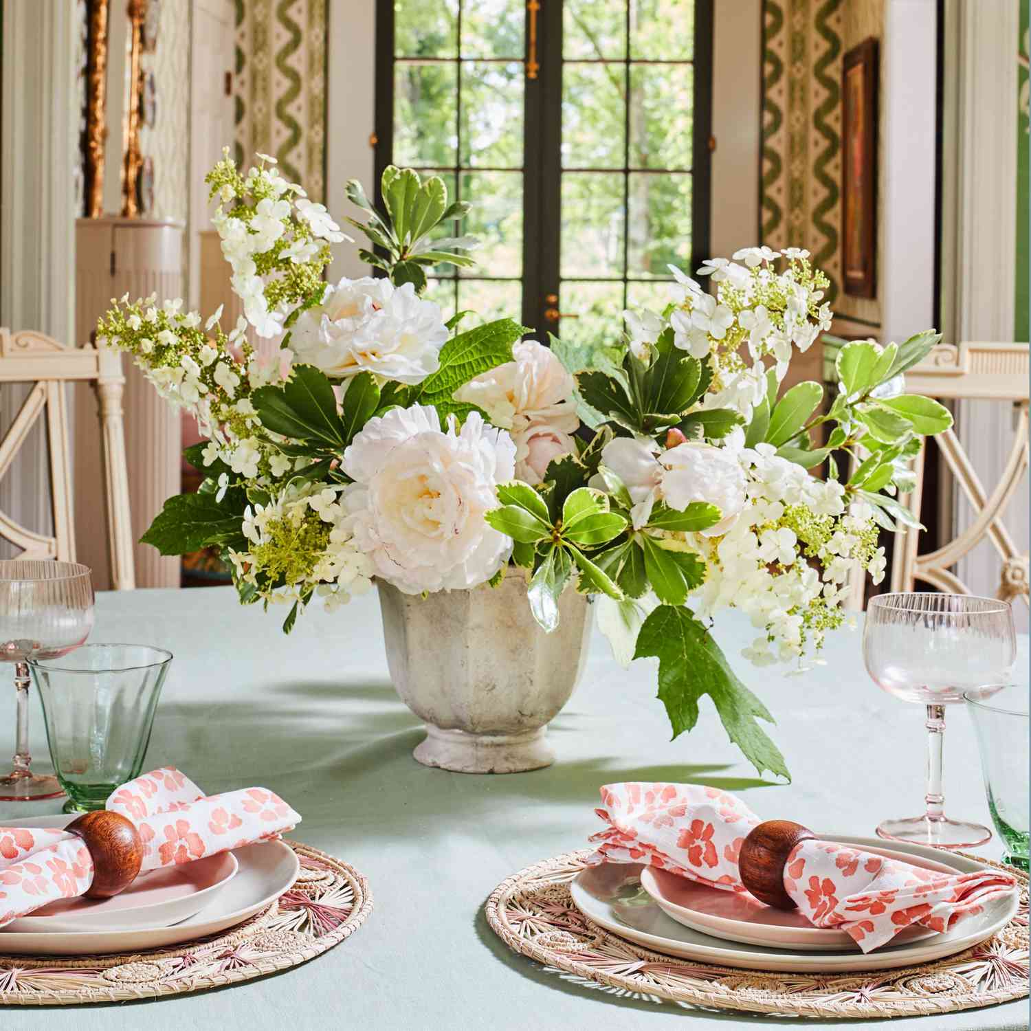 How to organize cocktail party in your garden: 6 simple tips