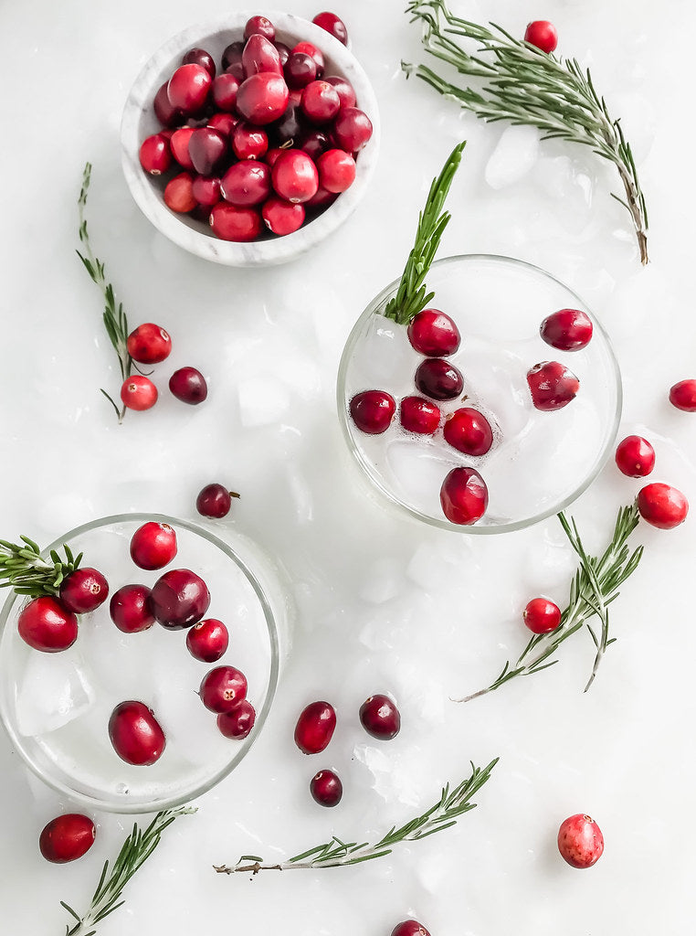 10 Christmas Cocktail Garnishes to Try