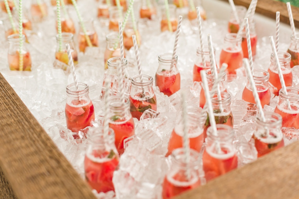 How to Serve Cocktails in Bulk at Events: Why ready made cocktails are a game changer
