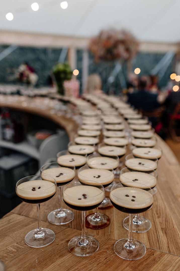 How to serve cocktails fast at weddings? Bulk cocktails for your wedding
