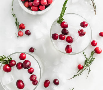 10 Christmas Cocktail Garnishes to Try